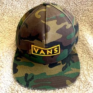 Vans camouflage SnapBack hat. Good condition. Normal wear.